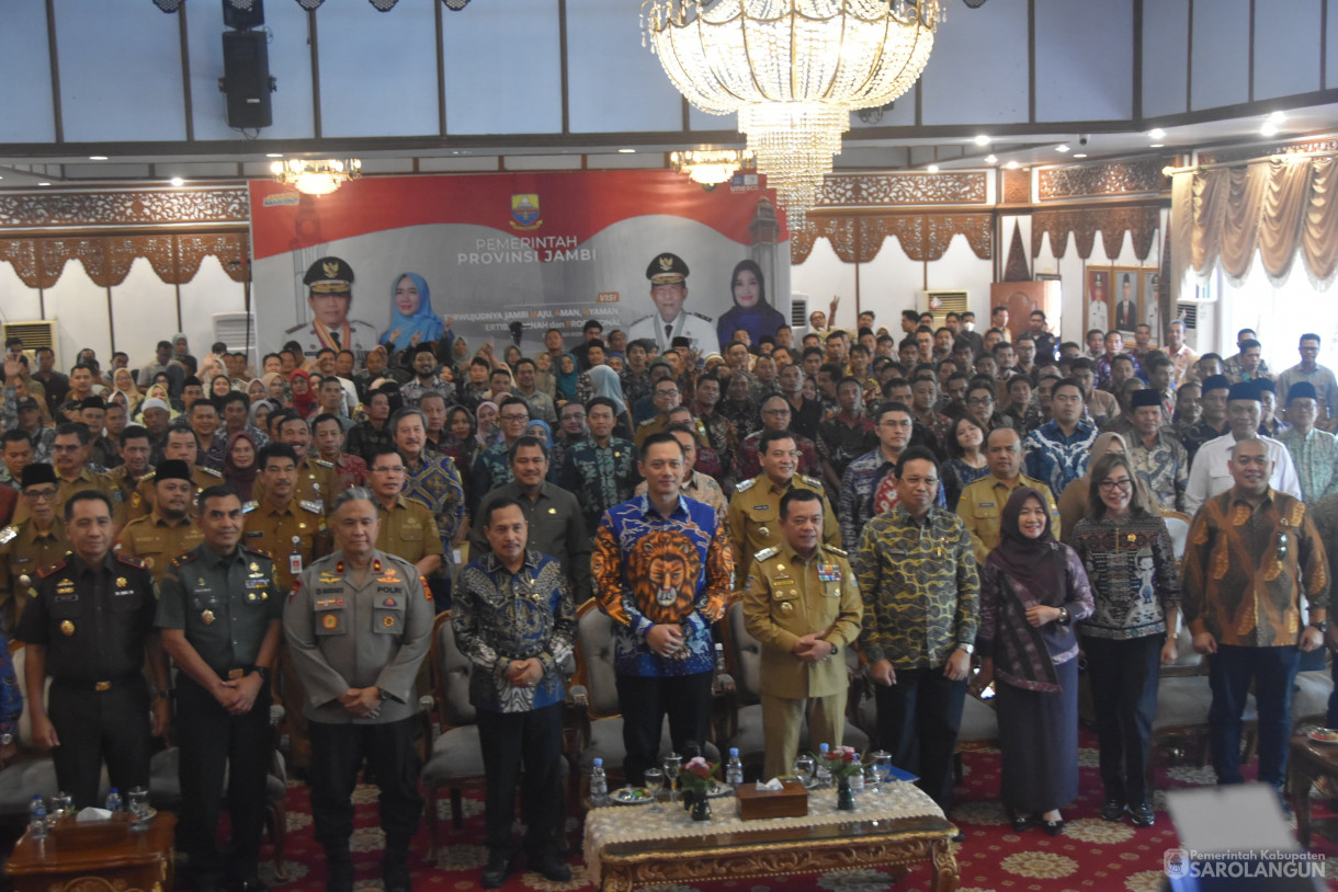 25 Juni 2024 - Launching Implementasi Sertipikat Elektronik Pada 7 Kantor Pertanahan Kabupaten Di Provinsi Jambi Dan Penyerahan Sertipikat Program Prioritas Nasional Kepada Peserta Simbolis, Bertempat di Au