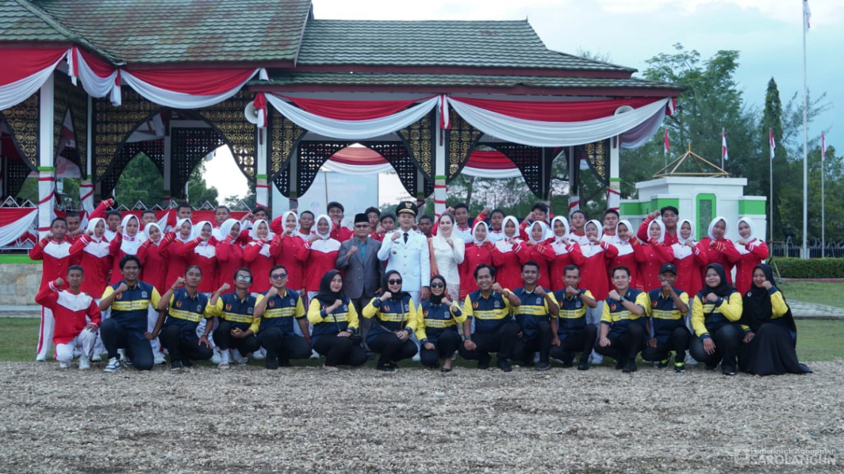 17 Agustus 2025&nbsp; Upacara Penurunan Bendera Merah Putih Bertempat di lapangan Gunung Kembang