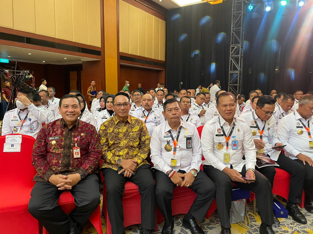 14 Desember 2023 – Penjabat Bupati Sarolangun Menerima Penghargaan Indeks Reformasi Hukum Tahun 2023 dari Bapak Menteri Hukum dan HAM RI, dengan Peringkat Istimewa, kabupaten Sarolangun terbaik ke II seluruh 