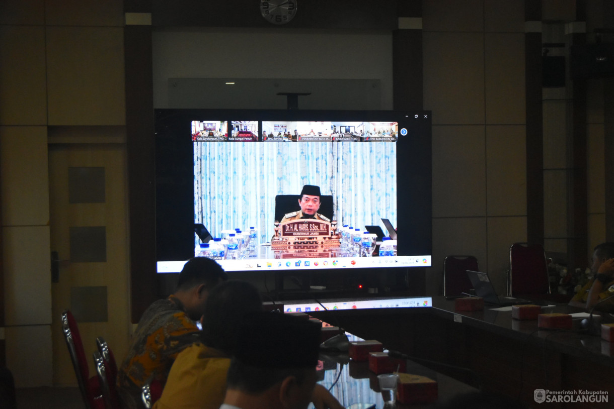 11 Juni 2024 -&nbsp;Rapat TPID Bersama Gubernur Jambi Via Zoom Meeting&nbsp; Di Ruang Pola Utama Kantor Bupati Sarolangun