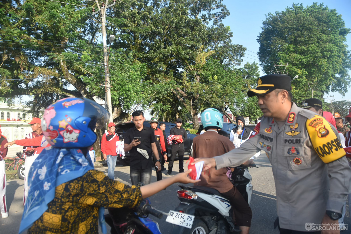 10 Agustus 2024 -&nbsp;Pembagian Bendera Merah Putih Dalam Rangka Menyambut Hari Kemerdekaan RI Ke 79, Bertempat di Depan Bank Jambi