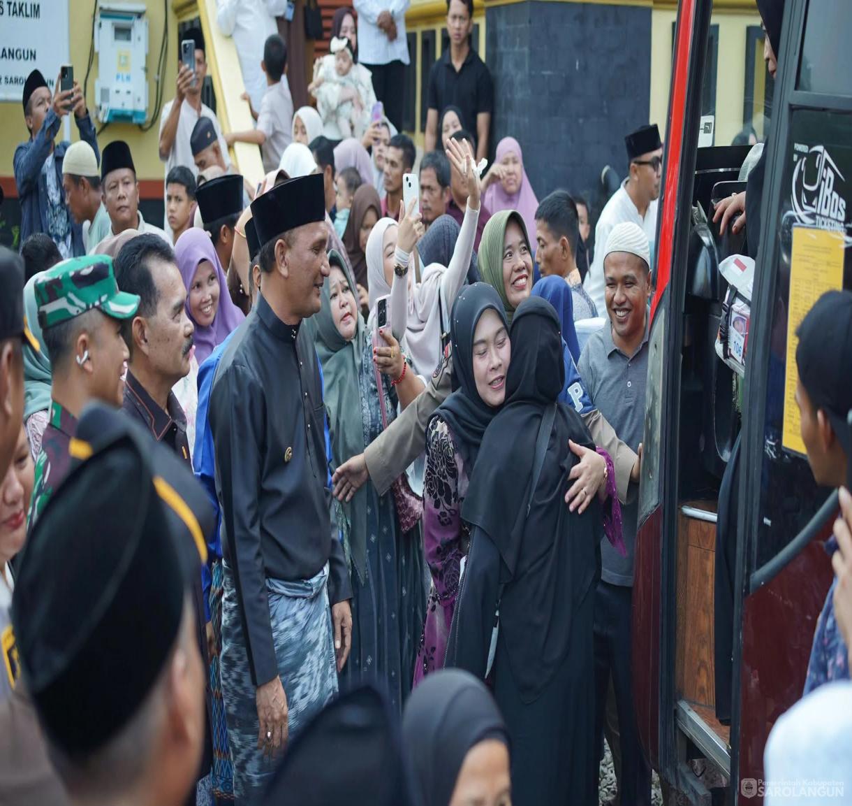 29 Juni 2026 Bupati Sarolangun Menyambut Kedatangan Jamaah Haji Sarolangun di Masjid Assulthon Sarolangun