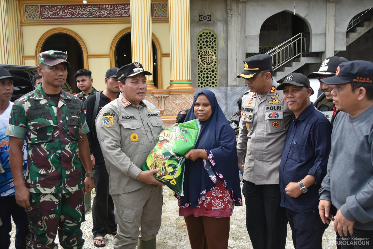 13 Januari 2024 - Meninjau Lokasi Terdampak Banjir Sekaligus Memberikan Bantuan Di Desa Pulau Pinang Dan Ladang Panjang