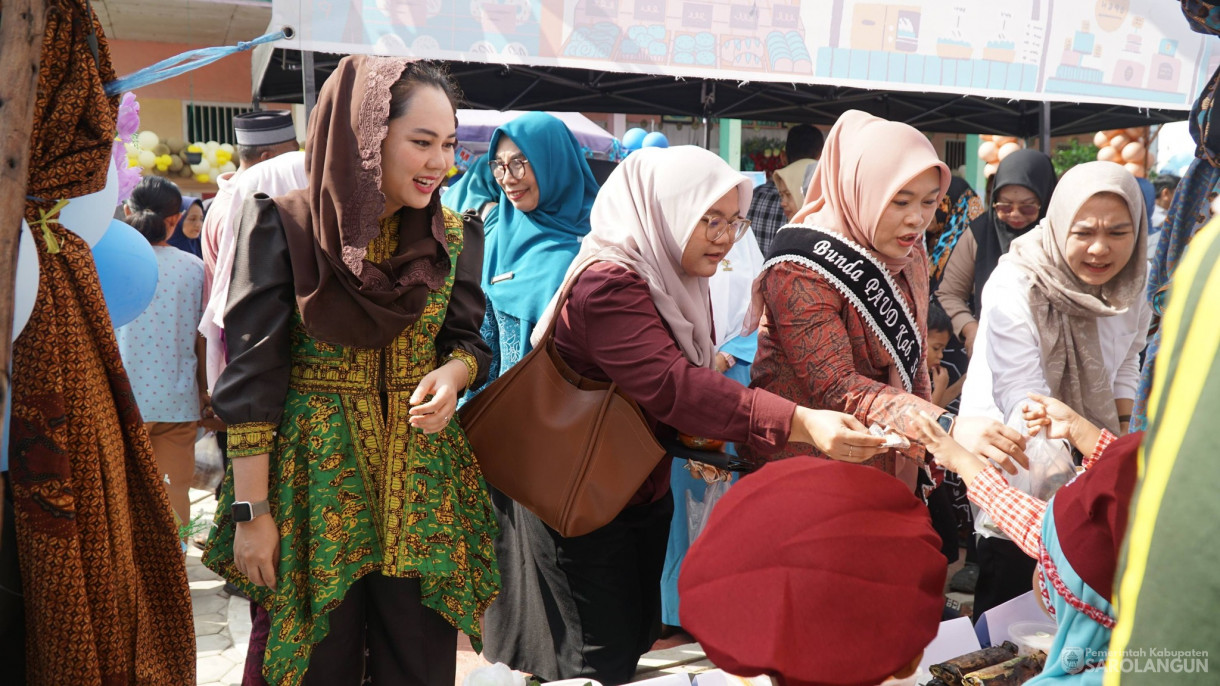 Market Day Oleh Peserta Didik TK Islam Waladun Sholihun Kecamatan Pauh