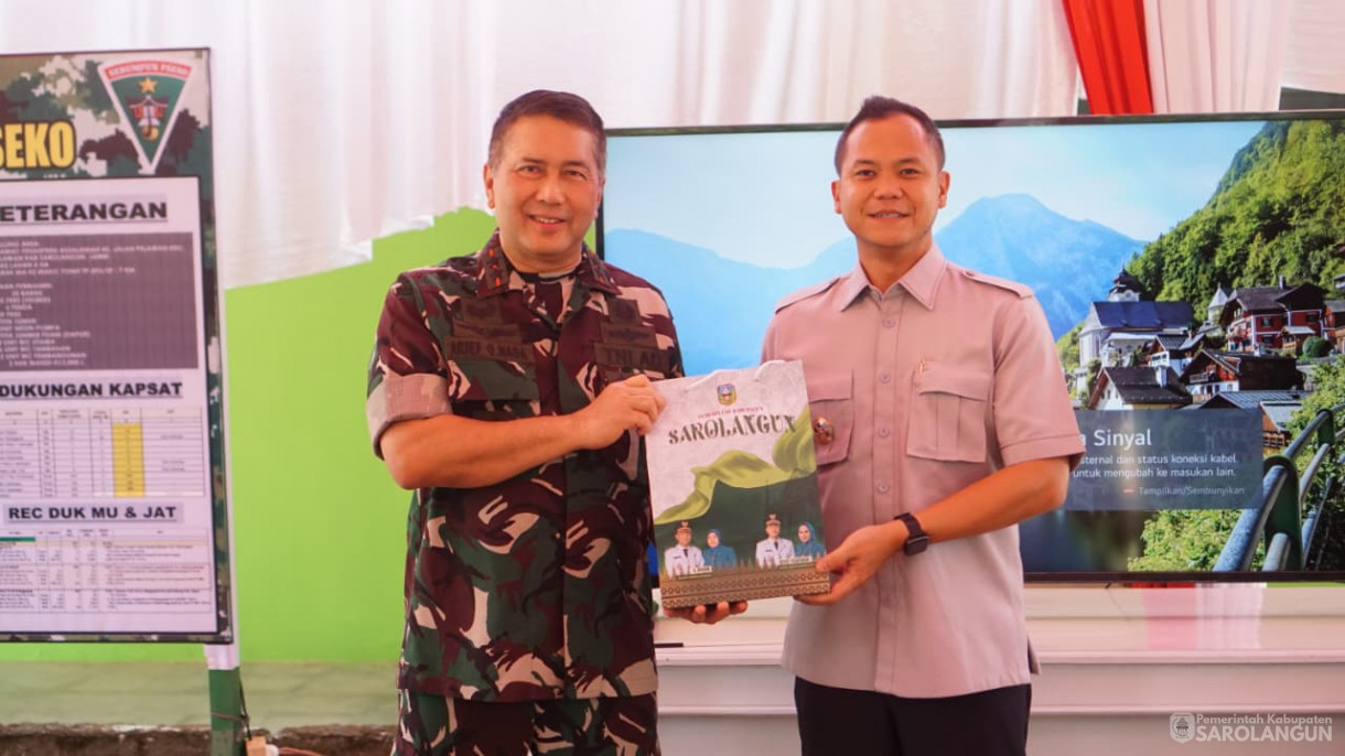 Peninjauan Pangdam Tuangku Imam Bonjol Di Batalyon Infrantri TP 896 Serumpun Pseko