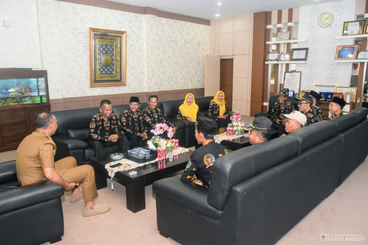 26 Agustus 2025&nbsp; Silaturahmi dengan Pengurus Badan Permusyawaratan Desa Singkut di Ruang Kerja Bupati Sarolangun