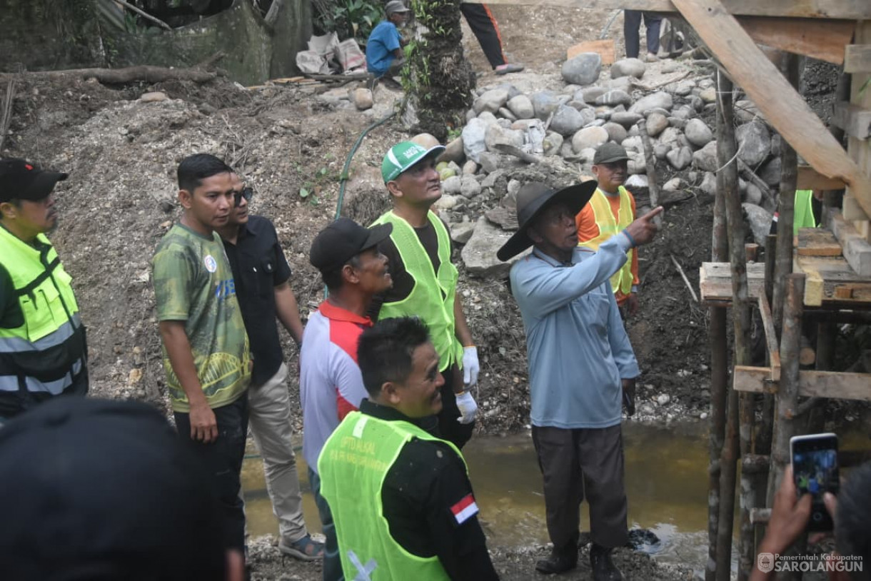 30 November 2025&nbsp; Gotong Royong Membangun Infrastruktur Bersama Masyarakat Desa Sungai Merah Kecamatan Pelawan