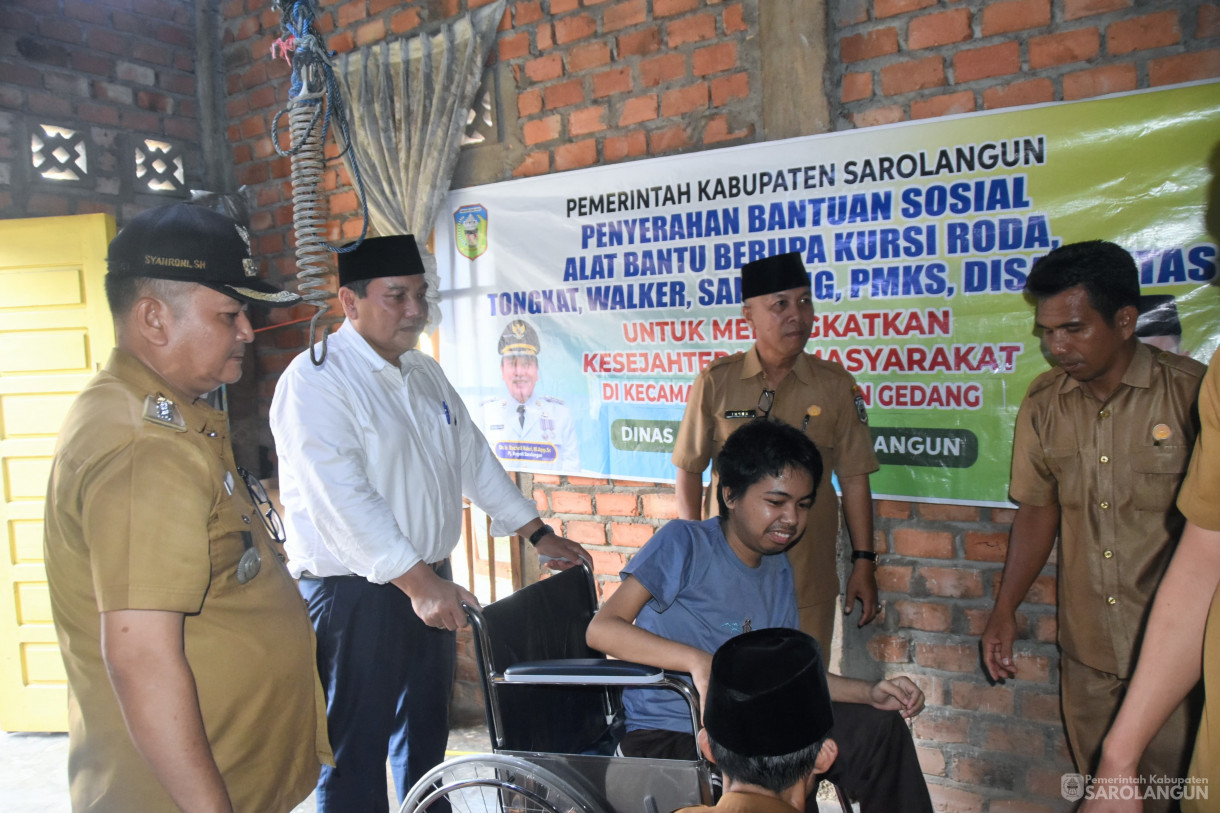 4 Maret 2024 - Memberikan Bantuan Kursi Roda Untuk Disabilitas Di Desa Lubuk Resam Hilir Kecamatan Cermin Nan Gedang