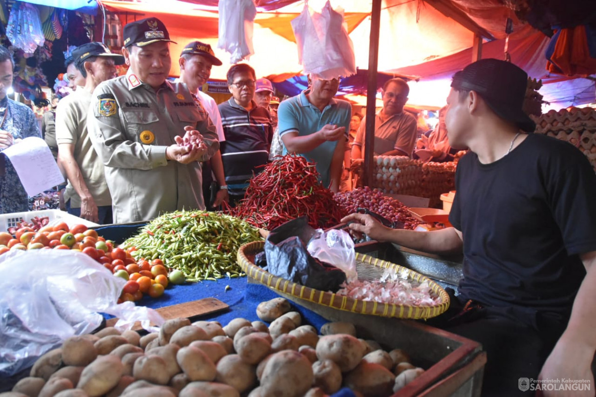 22 September 2023 - Penjabat Bupati Sarolangun Melakukan Operasi Pasar di Pasar Atas Sarolangun