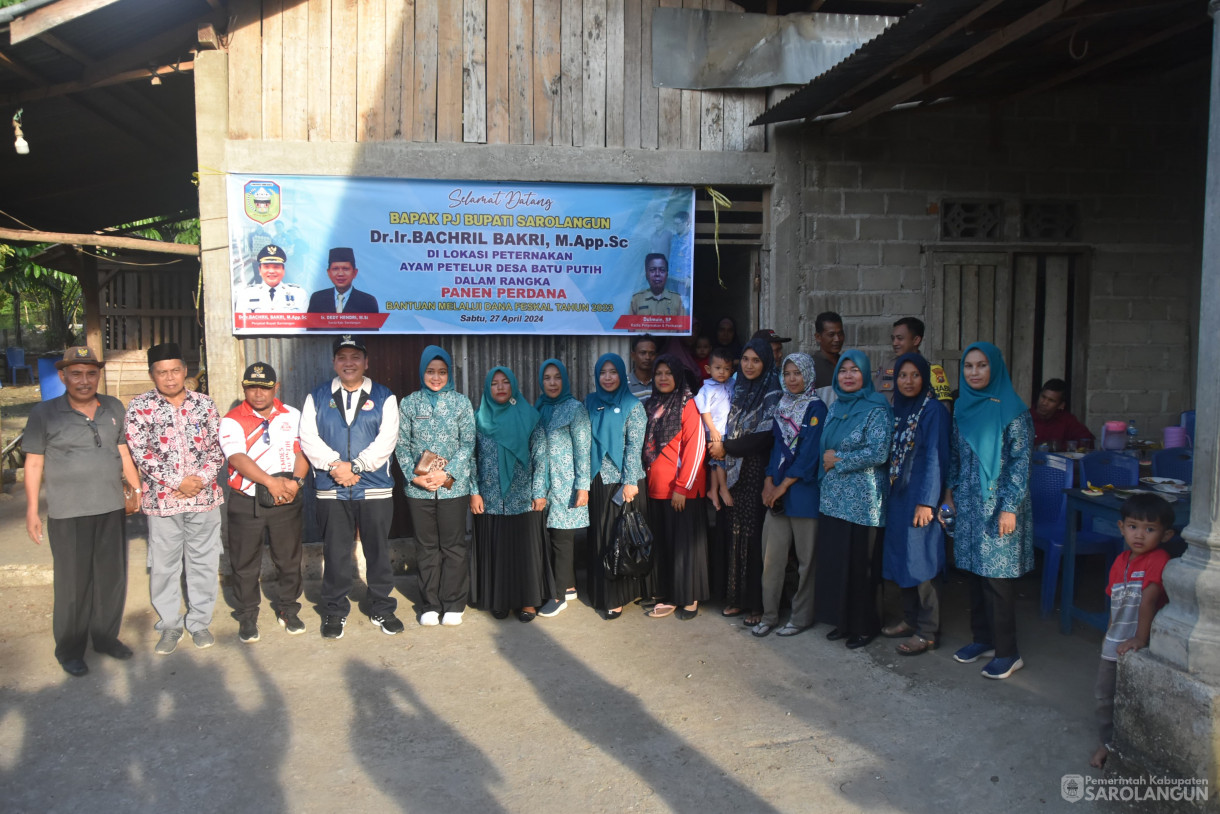 27 April 2024 - Panen Perdana Di Lokasi Peternakan Ayam Petelur Desa Batu Putih