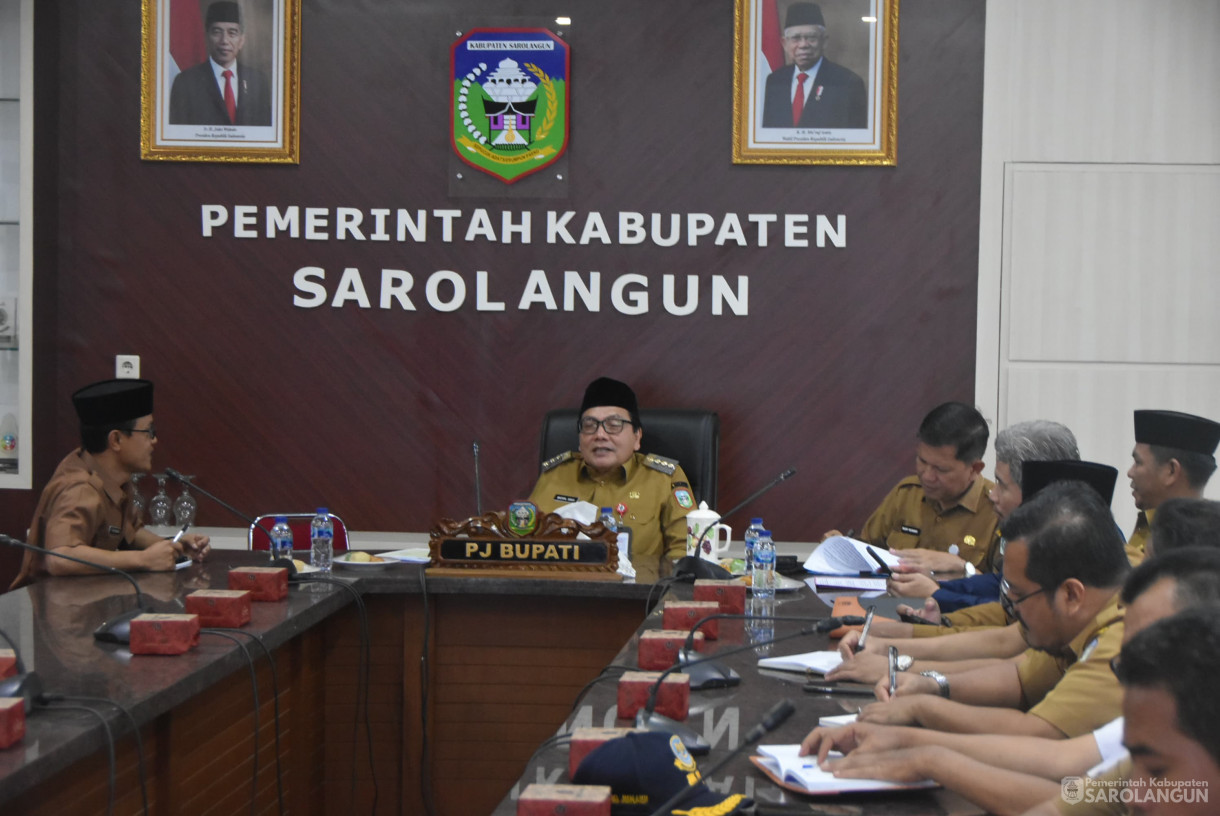 29 Juli 2024 - Rapat TPID Via Zoom Meeting dan Pengembangan Tanaman Obat Herbal Nasional, Bertempat di Ruang Pola Utama Kantor Bupati Sarolangun