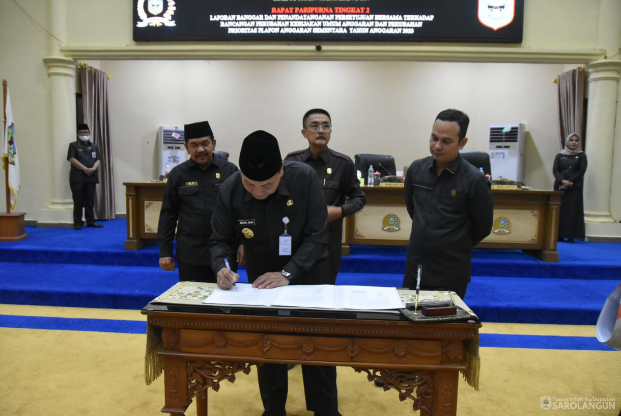 18 September 2023 - Penjabat Bupati Sarolangun Menghadiri Rapat Paripurna Tingkat 2 di Gedung DPRD Kabupaten Sarolangun