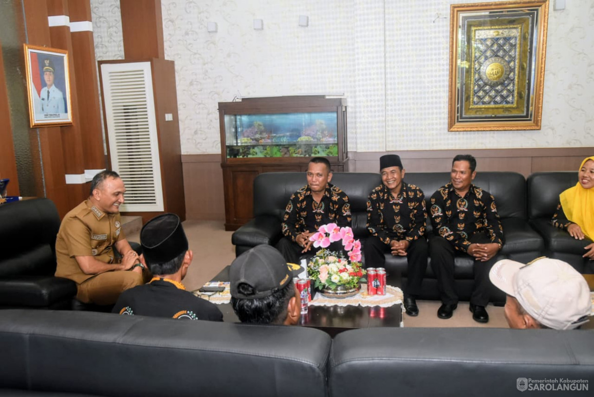 26 Agustus 2025&nbsp; Silaturahmi dengan Pengurus Badan Permusyawaratan Desa Singkut di Ruang Kerja Bupati Sarolangun