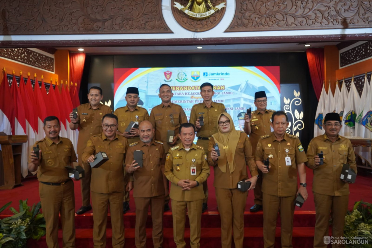 2 Desember 2025&nbsp; Acara Penandatagan MOU Antara Provinsi Jambi Dan Kejati Jambi Dan Sosialisasi Di Berlakukan Undang Undang Nomor 1 Tahun 2023 Sekaligus Pembukaan Rakor camat Se Provinsi jambi