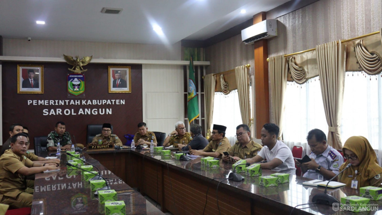 13 November 2023 - Penjabat Bupati Sarolangun Dr Ir Bachril Bakri, M.App, Sc menghadiri&nbsp; Rapat Koordinasi Pengendalian Inflasi Tahun 2023 Mingguan dengan Mendagri dan dilanjutkan dengan Rakor Pengendalian Inflasi TPID Kabupaten Sarolangun Secara V