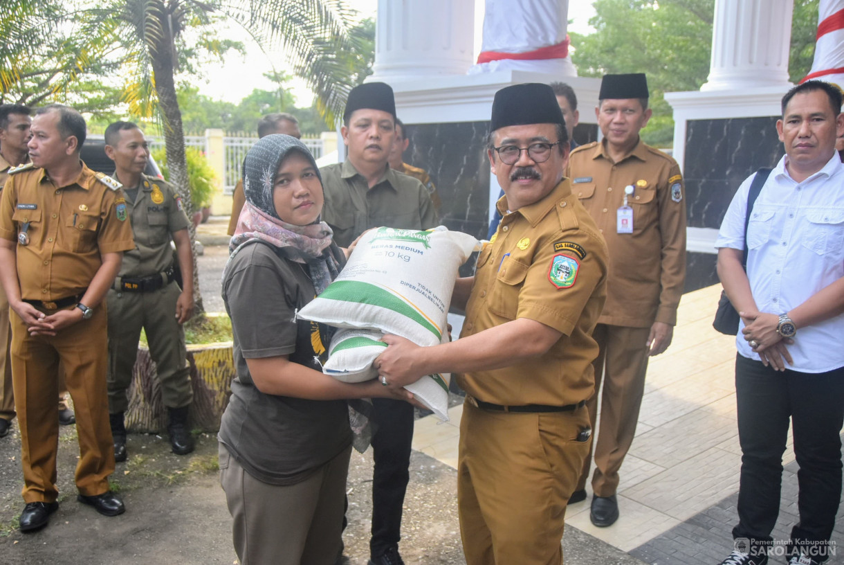 28 Juli 2025 - Launching Penyaluran Cadangan Beras Pemerintah Untuk Bantuan Pangan di Halaman Kantor Bupati Sarolangun