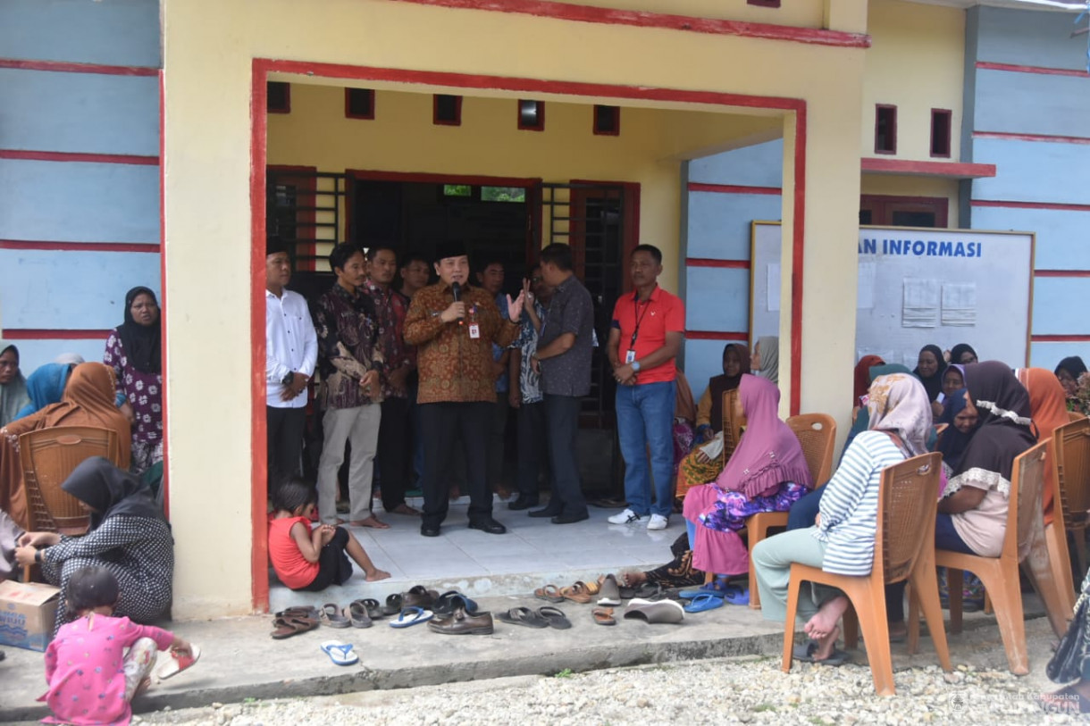 3 Mei 2024 - Penyerahan Bantuan Langsung Tunai Di Kantor Desa Ladang Panjang