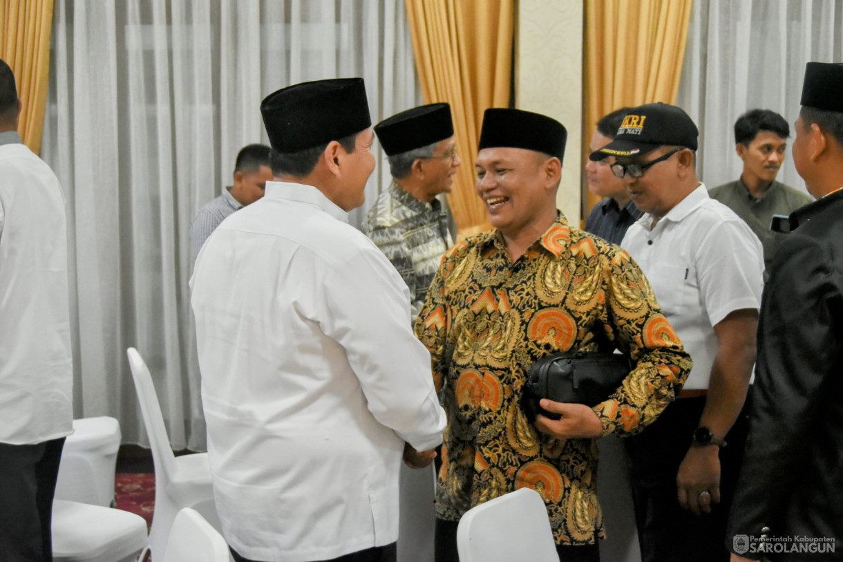 27 Desember 2023 - Silaturahmi Dan Makan Malam Bersama Lembaga Swadaya Masyarakat Sekabupaten Sarolangun Di Rumah Dinas Bupati Sarolangun