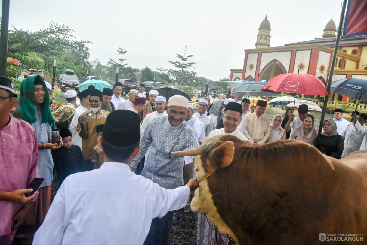 6 Juni 2025 -&nbsp;Sholat Idul Adha dan Penyerahan Sapi Kurban dari Bapak Presiden RI Bapak Prabowo Subianto kepada Panitia Qurban Masjid Assulthon Sarolangun