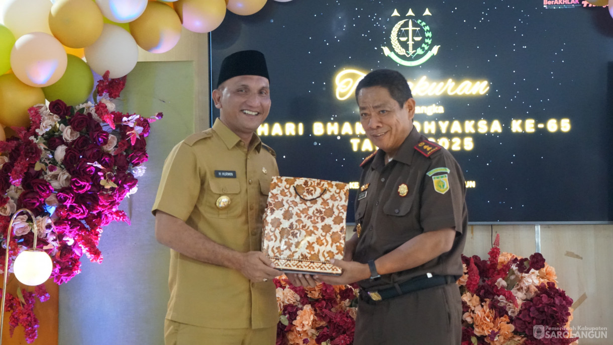22 Juli 2025 - Bupati Hurmin Hadiri Tasyakuran Hari Bhakti Adhyaksa Ke 65 dan Pengantar Tugas Kajari Sarolangun