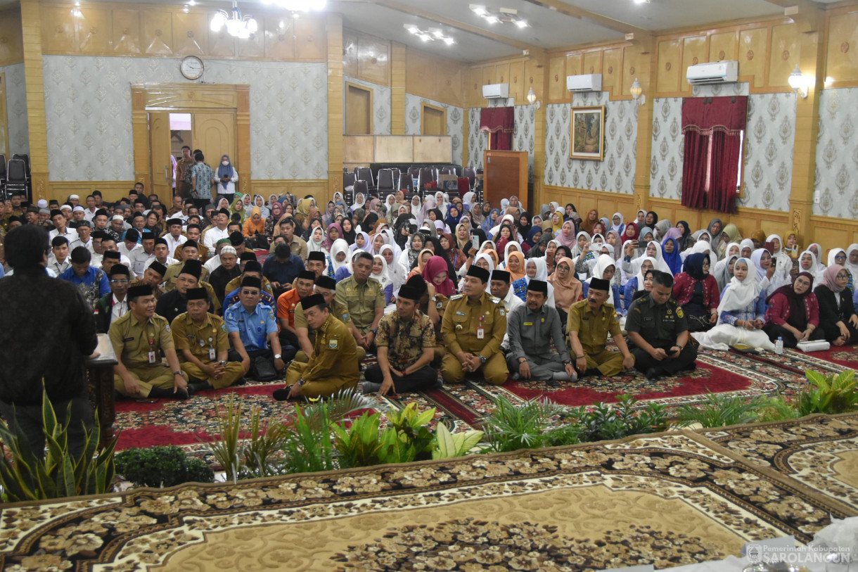 9 Januari 2024 - Menghadiri Acara Pelatihan Metode Menghafal Alquran Mudah, Cepat, Dan Tidak Lupa Di Ruang Aula Utama Kantor Bupati Sarolangun