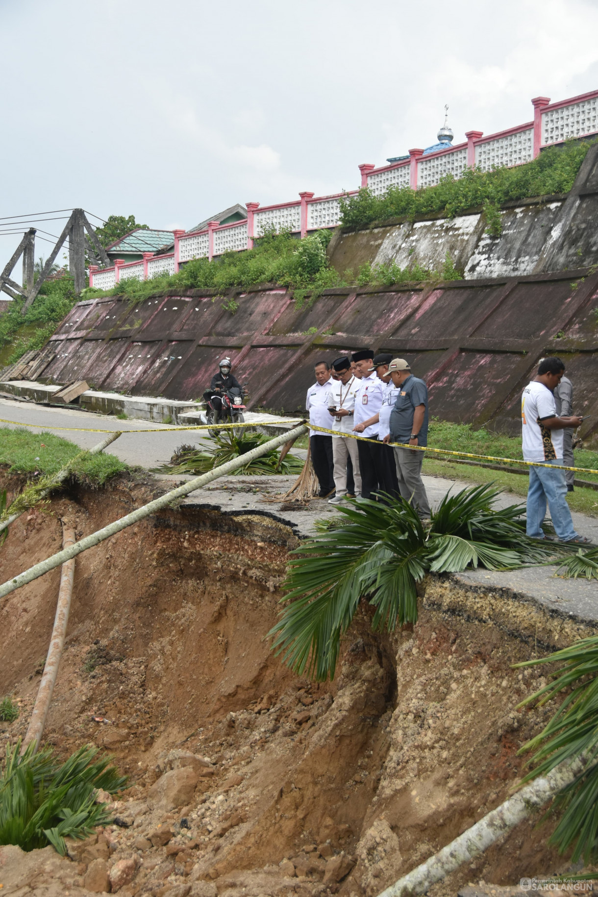 31 Januari 2024 - Meninjau Lokasi Jalan Longsor Di Desa Pasar Pelawan Kecamatan Pelawan