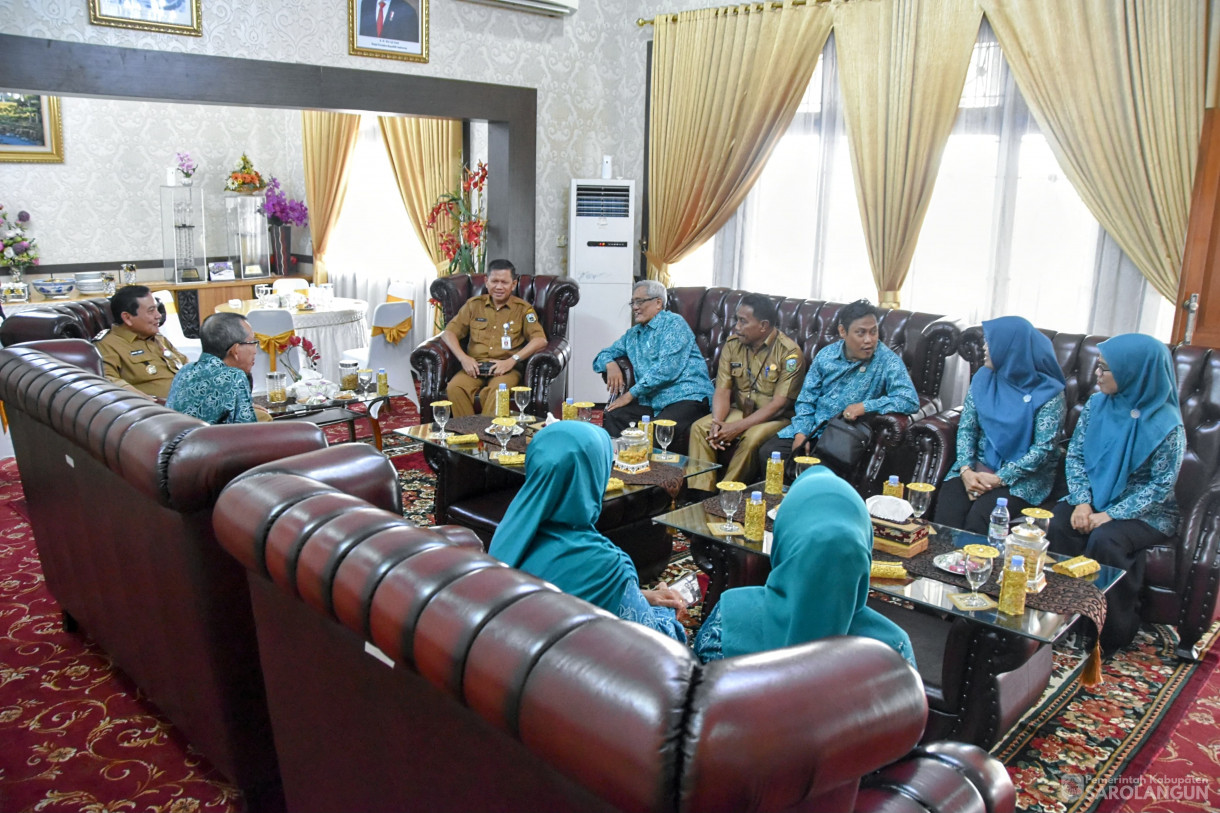 28 November 2023 - Sarapan Pagi Bersama TIM Penilai Desa Supervisi Dan Evaluasi Di Rumah Dinas Bupati Sarolangun