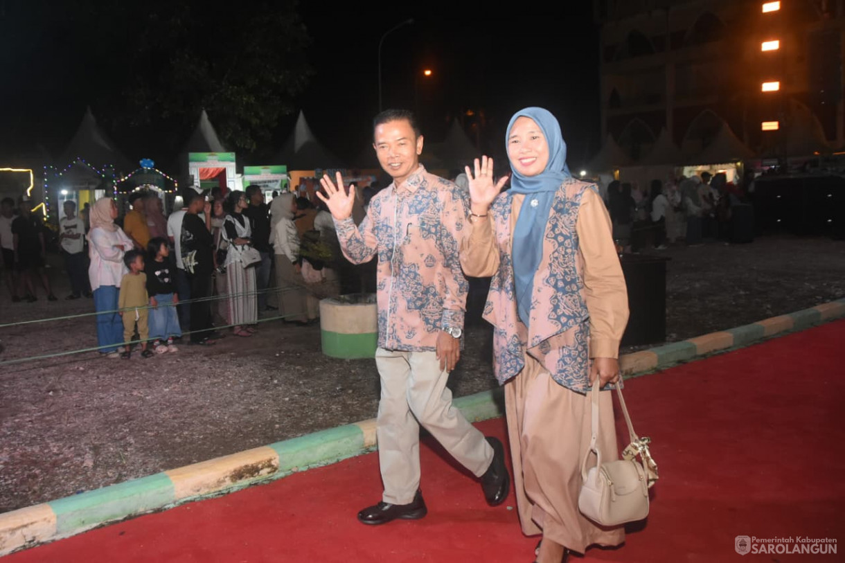 5 Desember 2025 Parade Batik Sarolangun Tahun 2025 di GOR Sarolangun