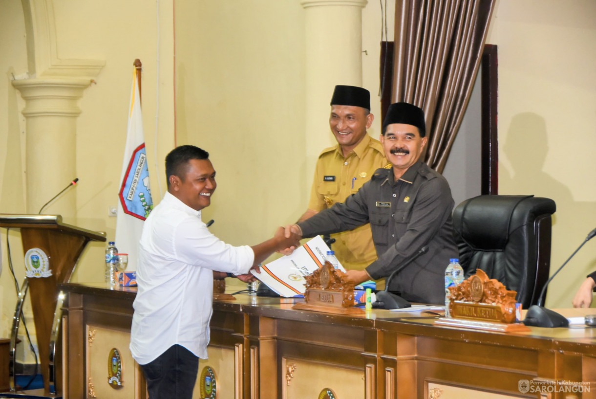 28 April 2025 - Rapat Paripurna Tingkat I Tahap II Pandangan Umum Fraksi DPRD Terhadap Penyampaian Laporan Keterangan Pertanggungjawaban Bupati Sarolangun Tahun 2024