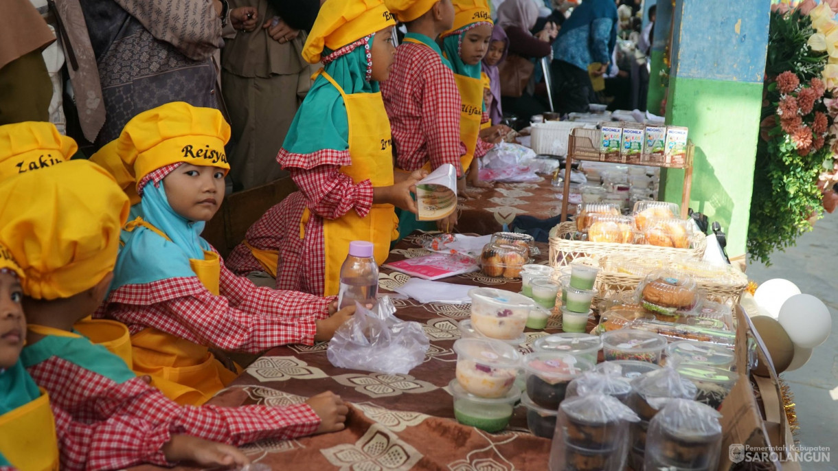 Market Day Oleh Peserta Didik TK Islam Waladun Sholihun Kecamatan Pauh