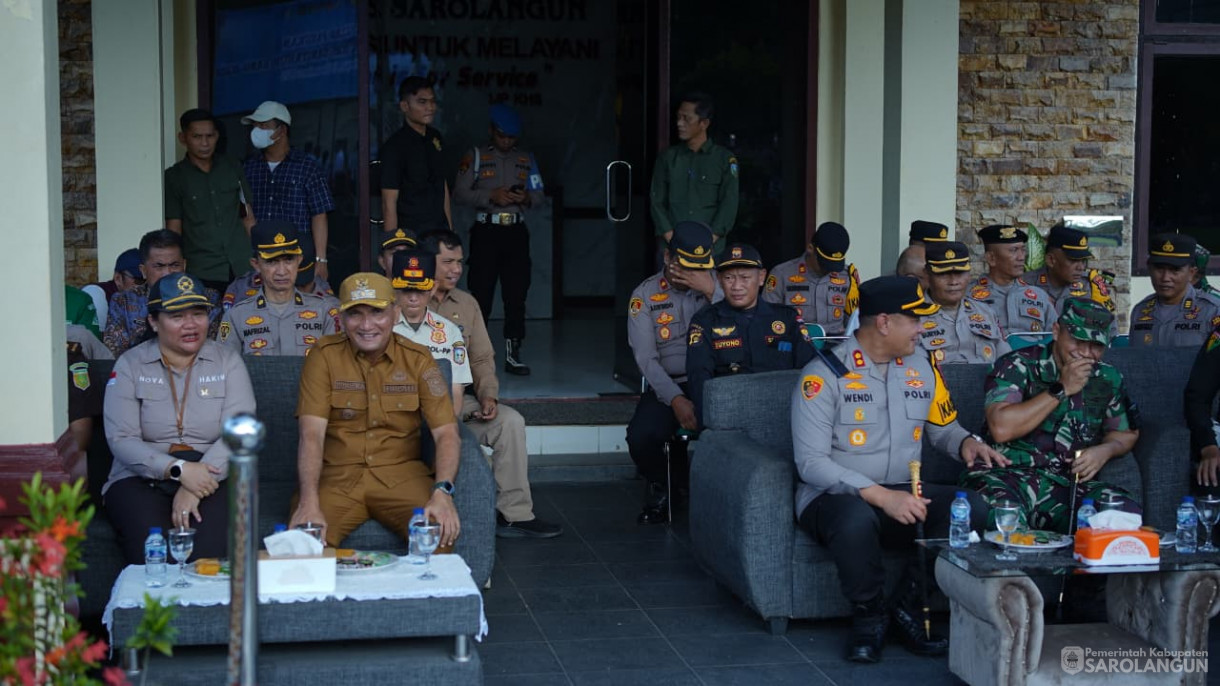 Apel Gelar Pasukan Dalam Rangka Operasi Lilin Tahun 2025 Sekaligus Memberikan Penghargaan dari Bapak Bupati Kepada 4 Pejabat Polres Sarolangun