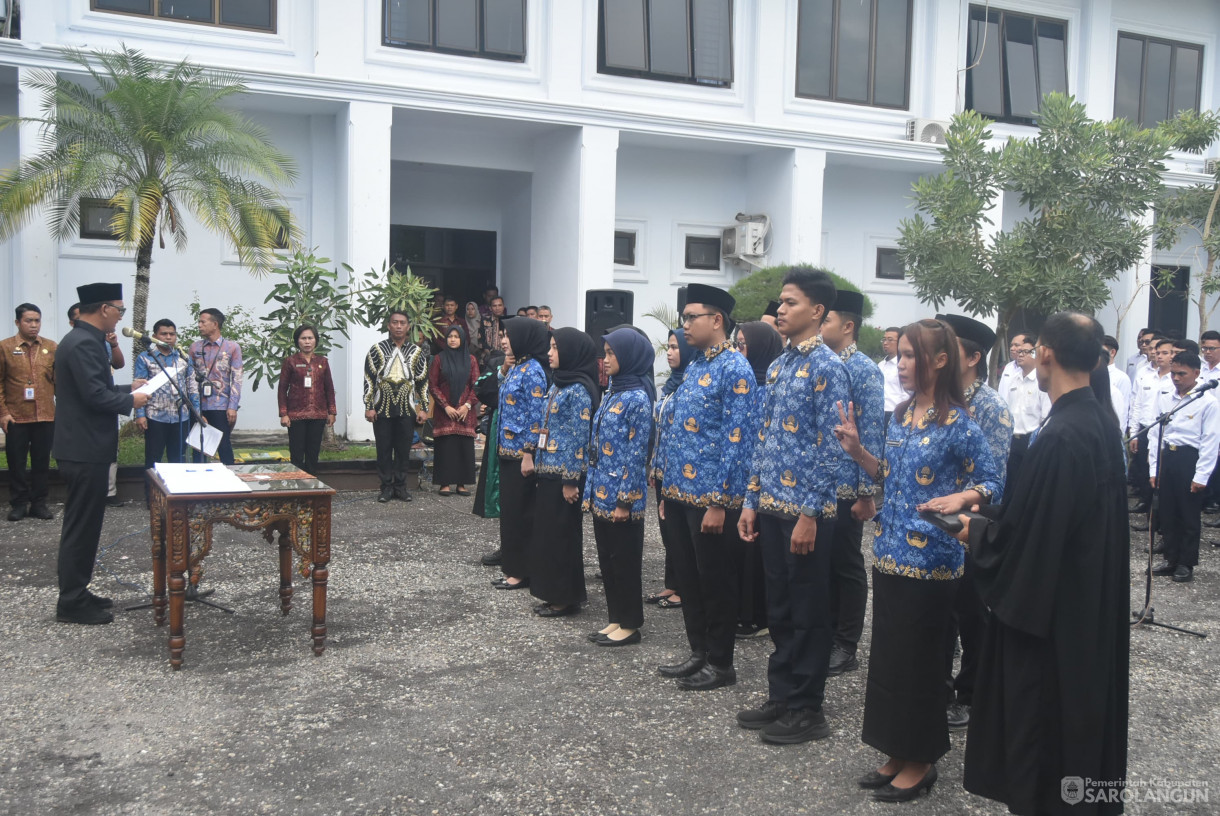 22 Mei 2025 -&nbsp;Penyerahan SK CPNS Tahun 2024 dan Pengambilan Sumpah Janji Jabatan di Lingkungan Pemerintah Kabupaten Sarolangun
