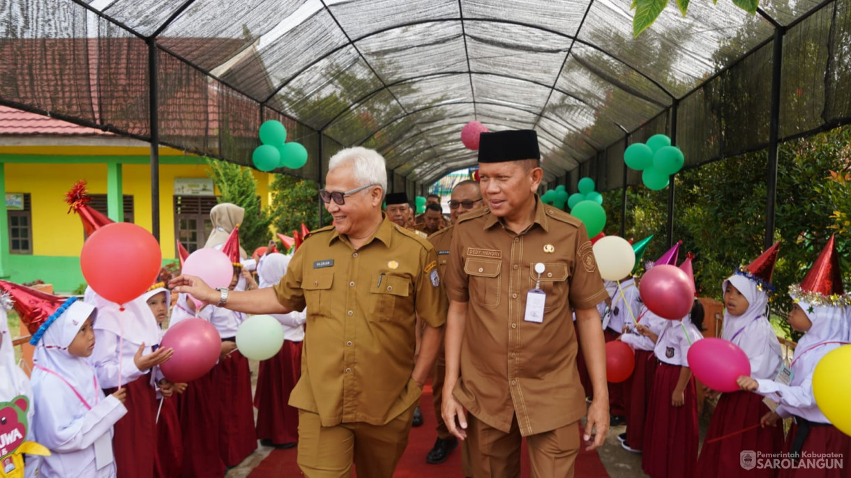 14 Juli 2025 - Pj Sekda Kabupaten Sarolangun Membuka Kegiatan Penguatan Transisi PAUD Ke SD Masa Transisi Masa Pengenalan Lingkungan Sekolah Ramah Tahun 2025 di SD 57 Sungai Benteng Kecamatan Singkut