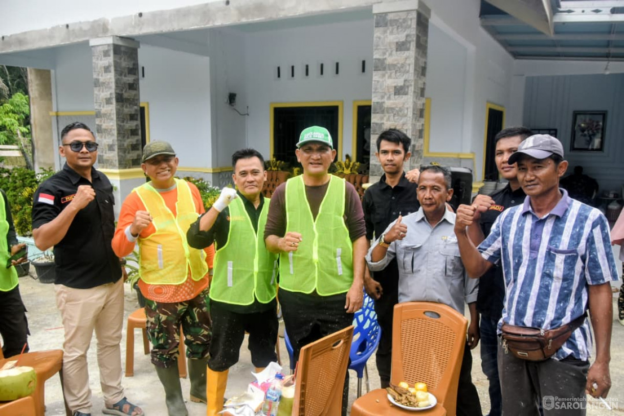 30 November 2025&nbsp; Gotong Royong Membangun Infrastruktur Bersama Masyarakat Desa Sungai Merah Kecamatan Pelawan