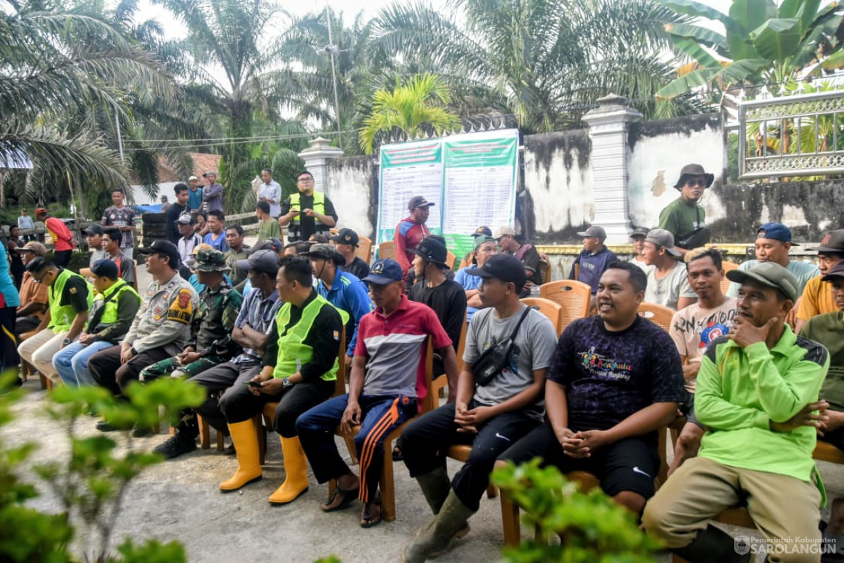 30 November 2025&nbsp; Gotong Royong Membangun Infrastruktur Bersama Masyarakat Desa Sungai Merah Kecamatan Pelawan