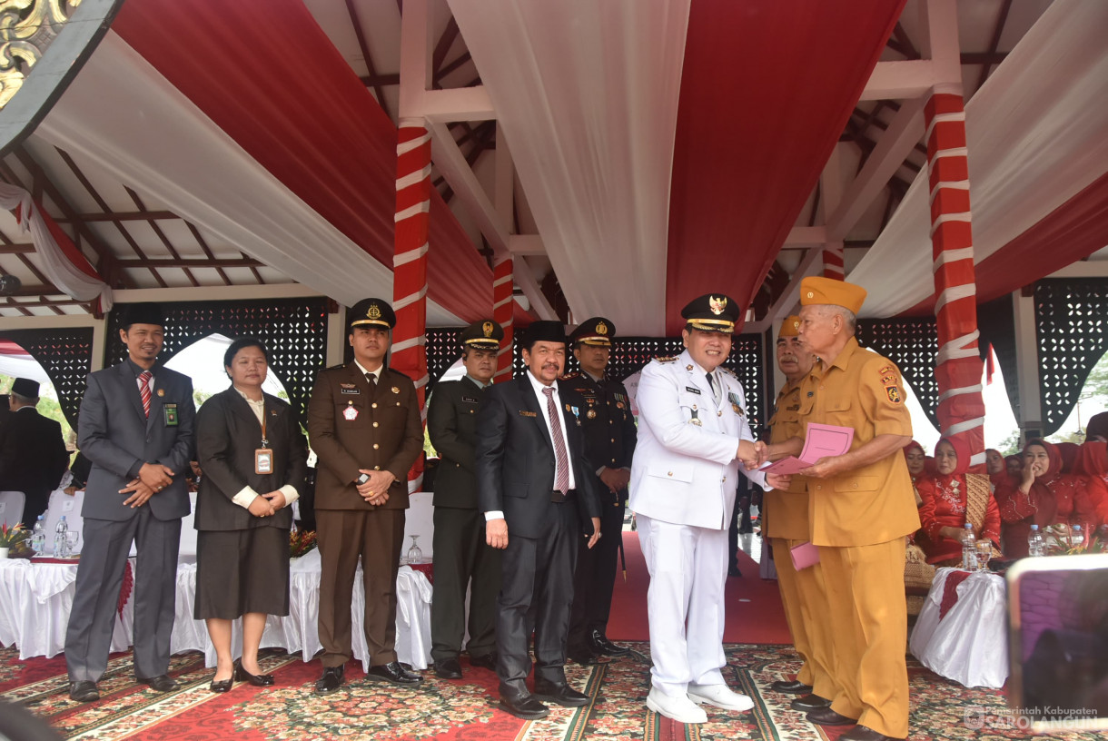 17 Agustus 2024 - Upacara Pengibaran Bendera Merah Putih Dalam Rangka HUT RI Ke 79, Bertempat di Lapangan Gunung Kembang Sarolangun