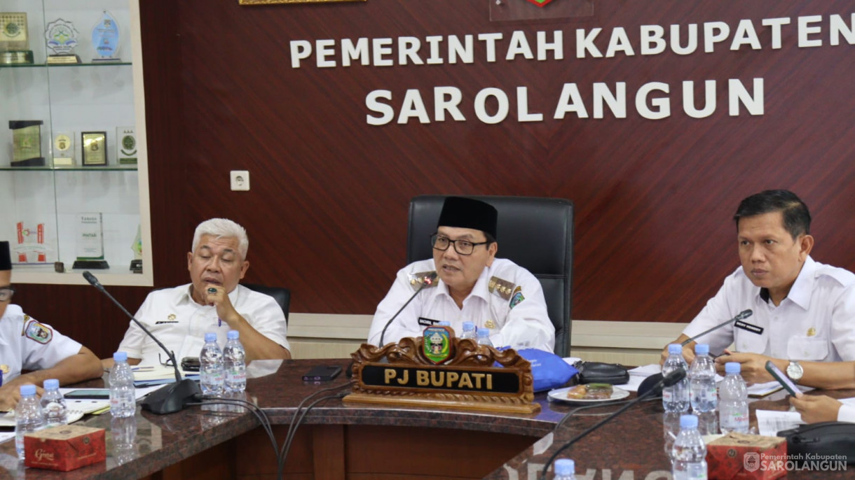 27 Desember 2023 - Pejabat Bupati Sarolangun Memimpin Langsung Rapat Pencapaian Realisasi APBD Tahun 2023