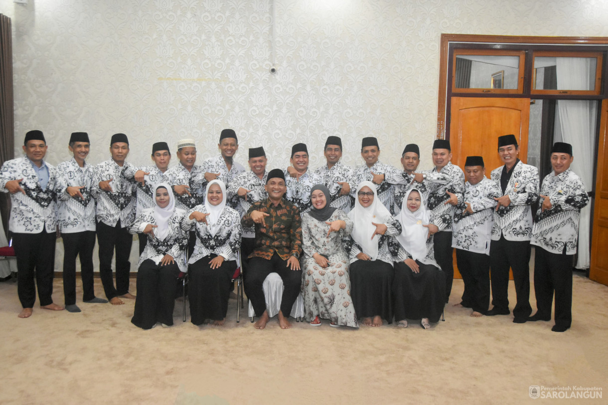 24 Juli 2025- Silaturahmi Dengan Pengurus PGRI&nbsp; di Rumah Dinas Bupati Sarolangun