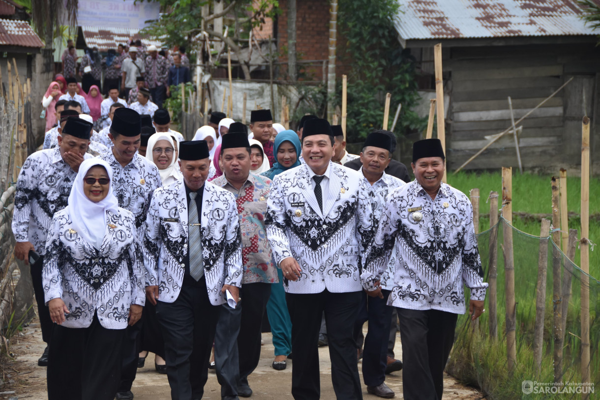 25 November 2023-Upacara Memperingati HUT PGRI KE 78 Dan Hari Guru Nasional, (Transformasi Guru Wujudkan Indonesia Maju) Dilapangan Tengku Bujang Desa Sungai Baung Kec. Batang Asai Sarolangun