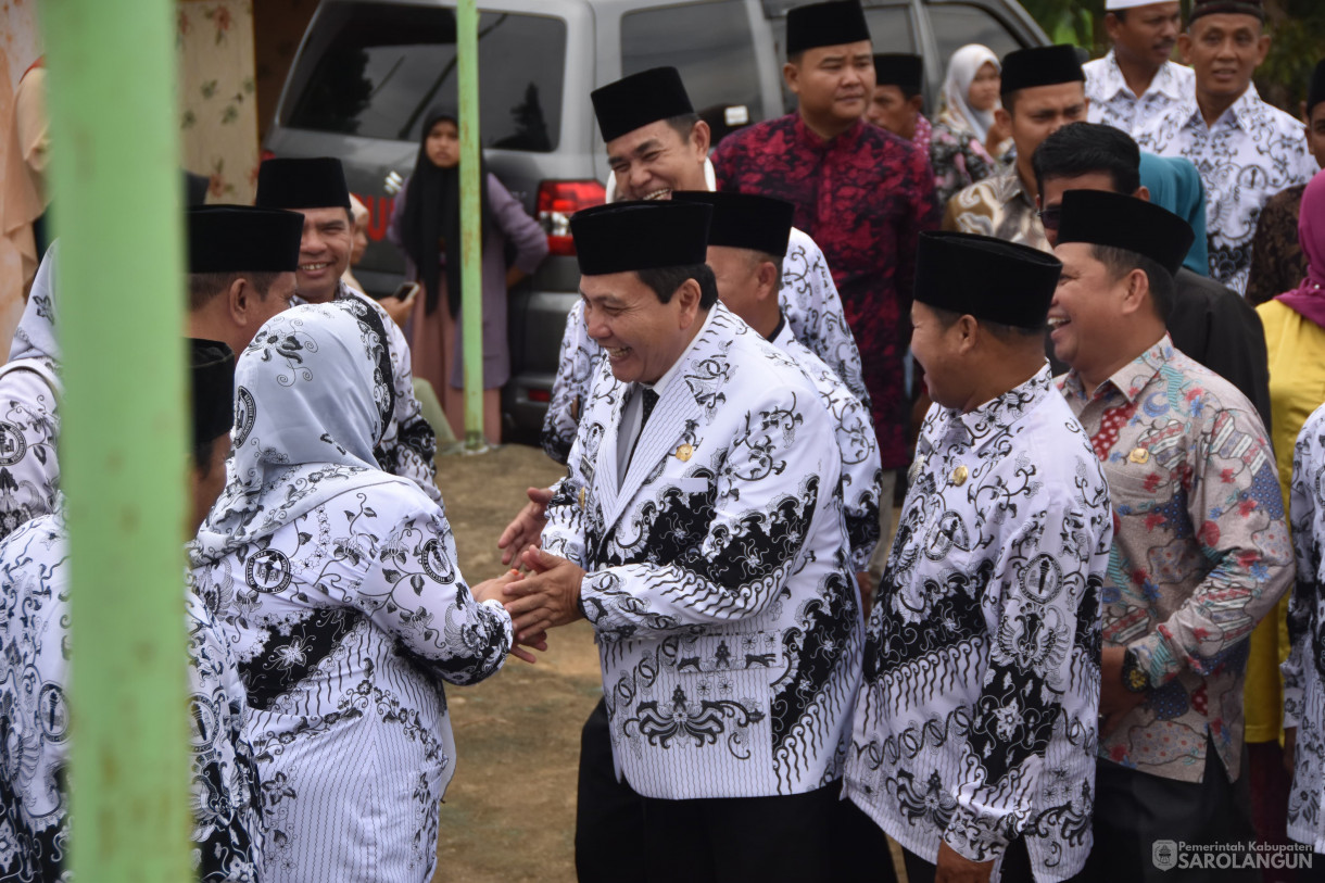 25 November 2023-Upacara Memperingati HUT PGRI KE 78 Dan Hari Guru Nasional, (Transformasi Guru Wujudkan Indonesia Maju) Dilapangan Tengku Bujang Desa Sungai Baung Kec. Batang Asai Sarolangun