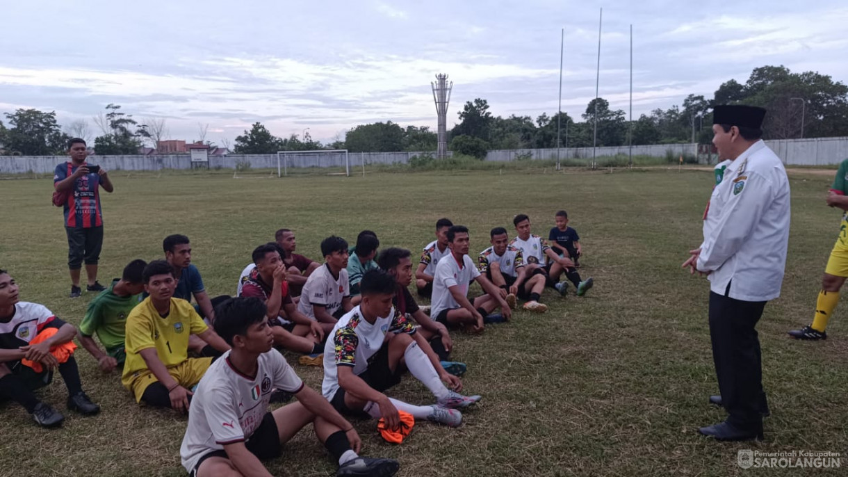 10 Januari 2024 - Meninjau Pelaksanaan Sparing Latihan Pra Gubernur Cup Jambi Tahun 2024 Di Gor Koni Sarolangun