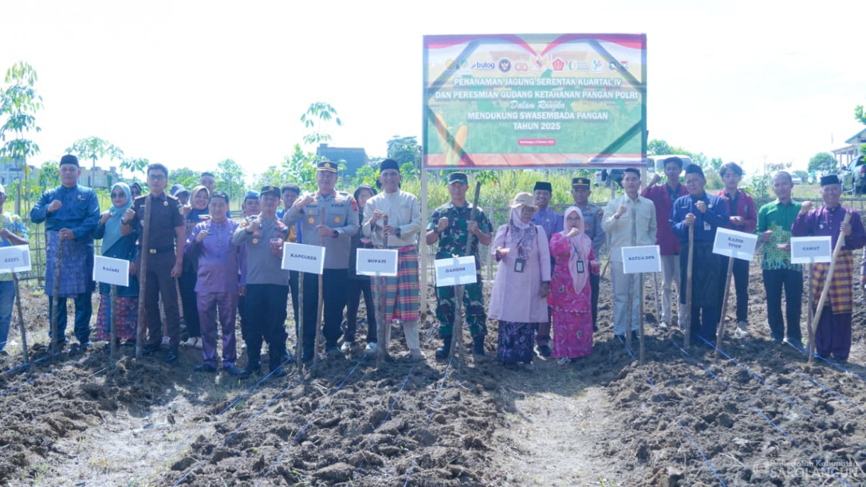 8 Oktober 2025 Bupati Sarolangun bersama Forkopimda Sarolangun Lakukan Penanaman Jagung Serentak Kuartal IV