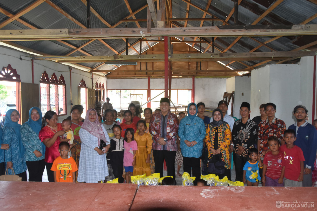 30 Maret 2024 - Penyerahan Bantuan Program Bapak Asuh Anak Stunting Untuk Keluarga Berisiko Stunting Dan Bantuan Penanganan Kemiskinan Ekstrim Bagi Suku Anak Dalam Di D