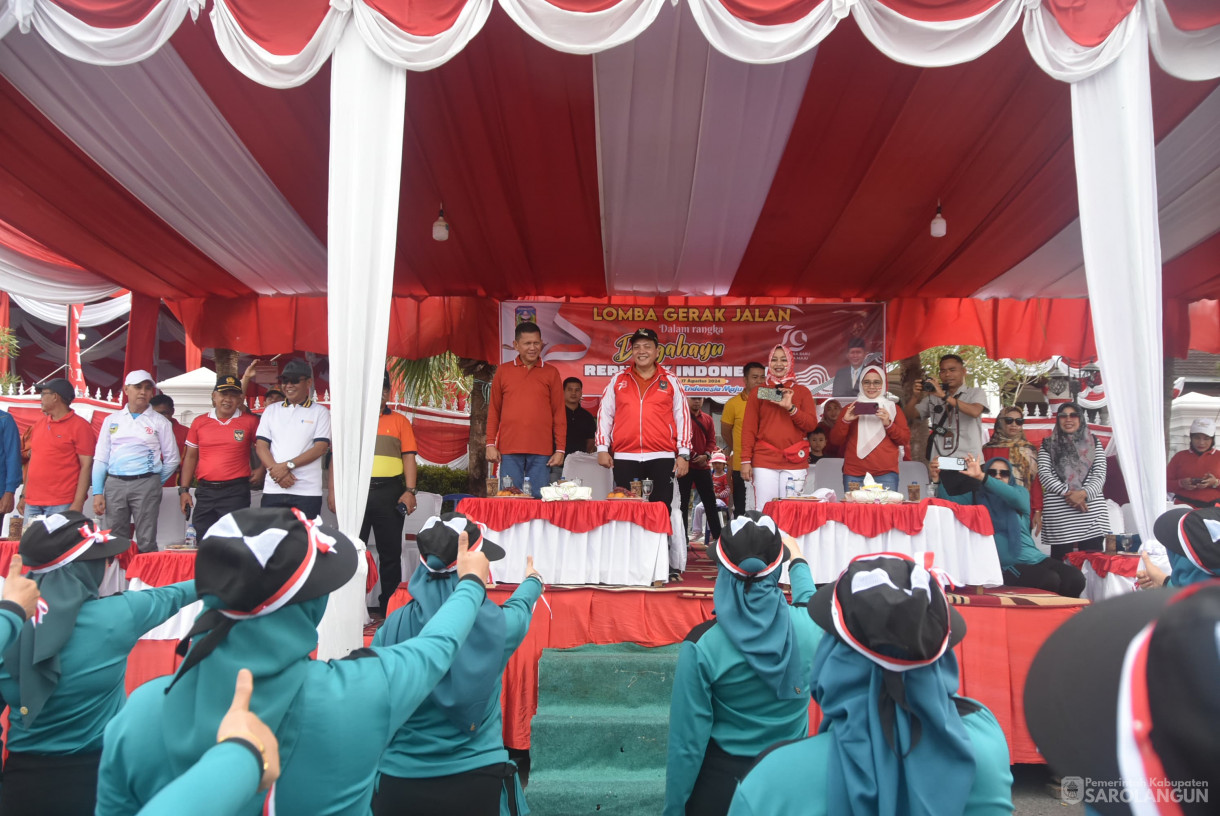 15 Agustus 2024 -&nbsp;Kegiatan Gerak Jalan Memperingati Hari Kemerdekaan RI Ke 79, Bertempat di Depan Rumah Dinas Bupati Sarolangun