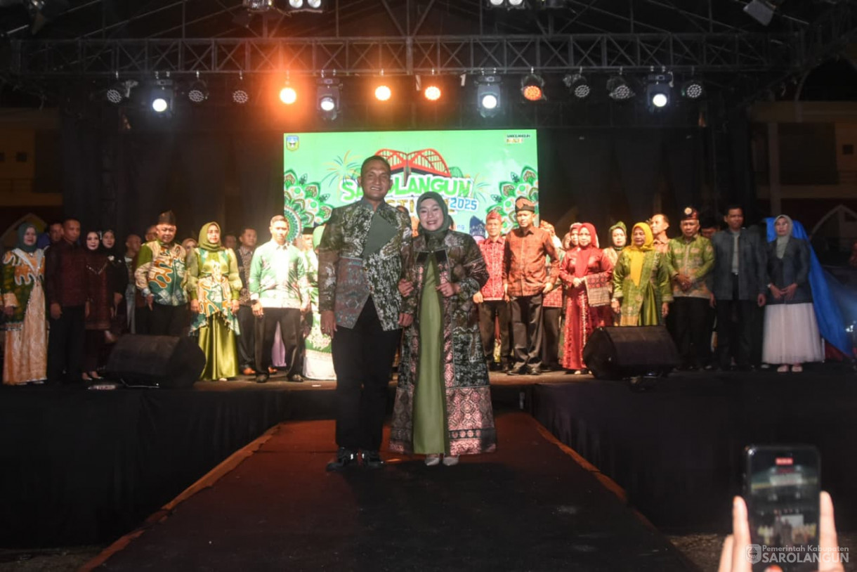 5 Desember 2025 Parade Batik Sarolangun Tahun 2025 di GOR Sarolangun