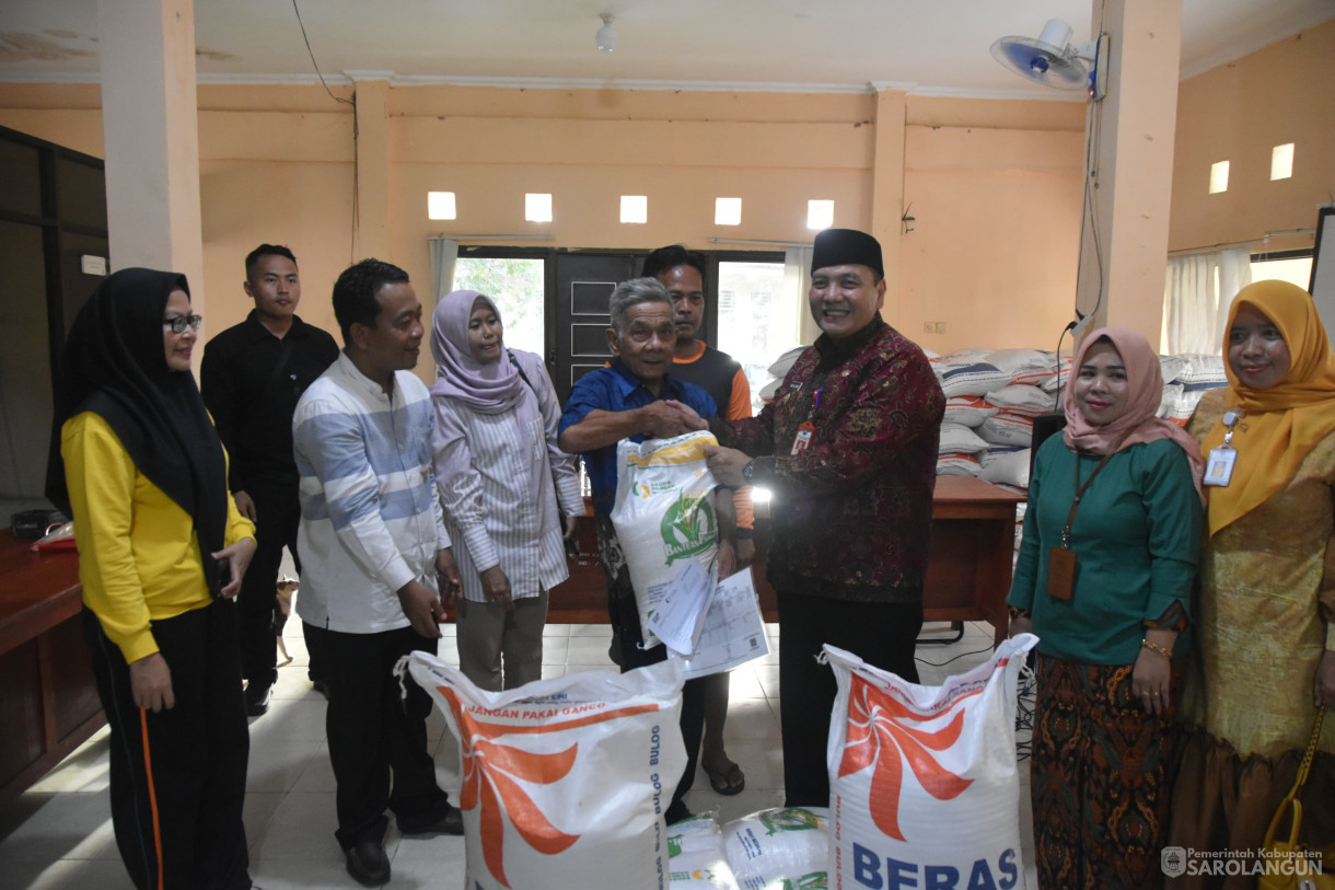 2 Februari 2024 - Penyerahan Bantuan Pasca Banjir Di Kantor Camat Mandiangin