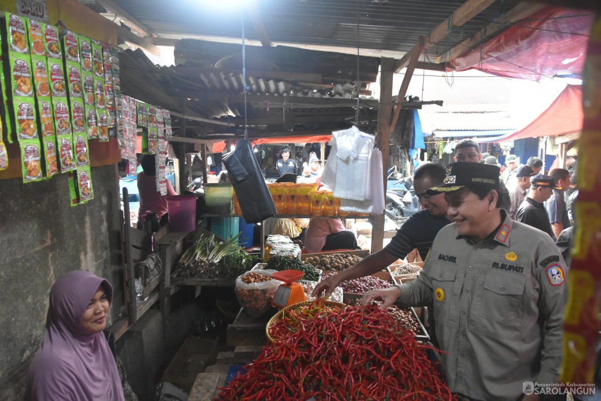 15 Juni 2024 - Sidak Pasar Dalam Rangka Mengecek Harga Dan Ketersediaan Bahan Pokok Mebjelang Hari Raya Idul Adha Di Pasar Atas Sarolangun