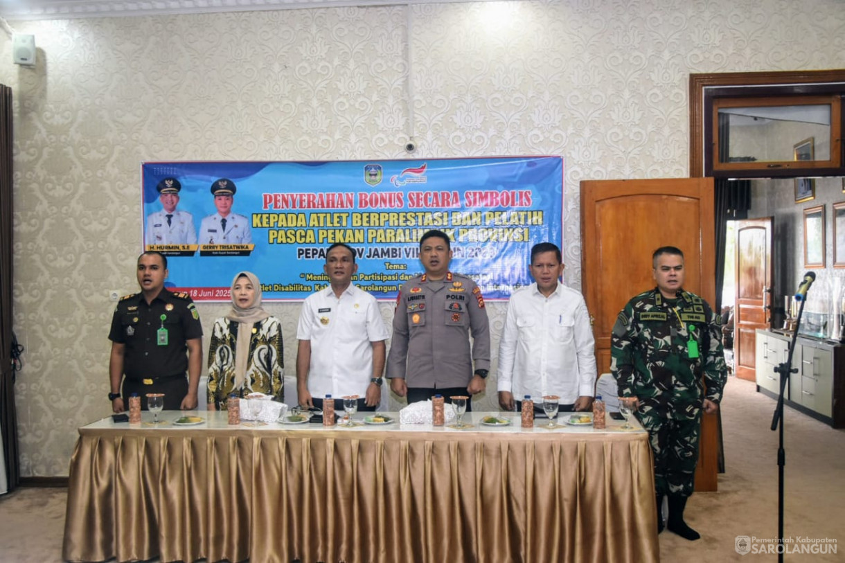 18 Juni 2025 - Penyerahan Bonus Secara Simbolis Kepada Atlet Berprestasi dan Pelatih Pasca Pekan Paralimpik Provinsi&nbsp;