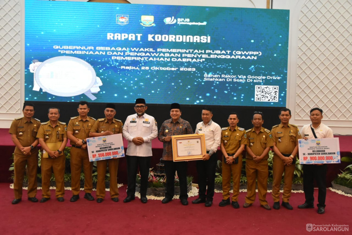 24 Oktober 2023 - Penjabat Bupati Sarolangun Menghadiri Rapat Koordinasi Camat di Aula Maulida Convention Centre Jambi