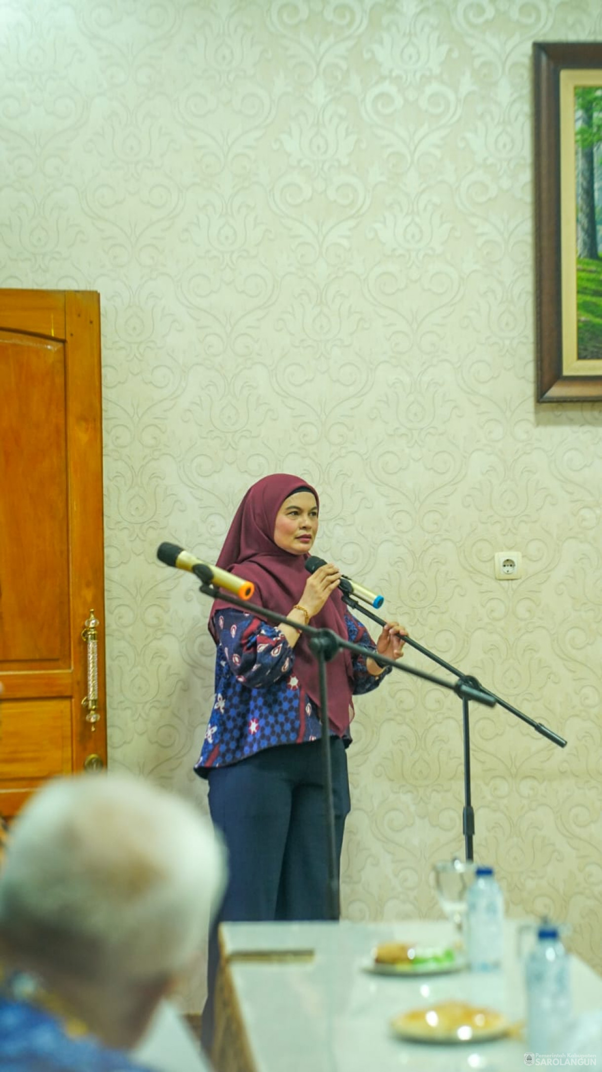 8 Desember 2025&nbsp; Bupati Sarolangun Hurmin Berikan Piagam Penghargaan CSR Kepada PT PetroChina&nbsp;&nbsp;